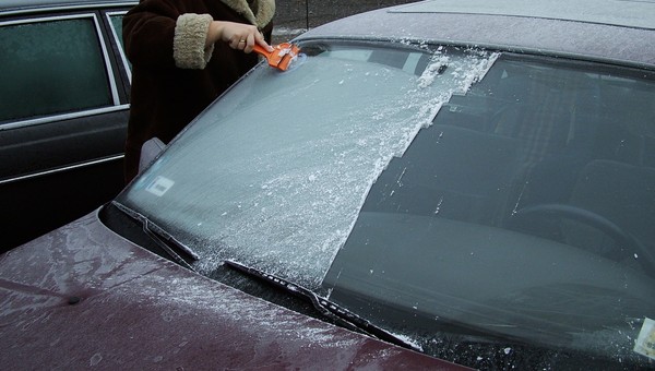 Skrobanie szyby – często da się go w prosty sposób uniknąć
