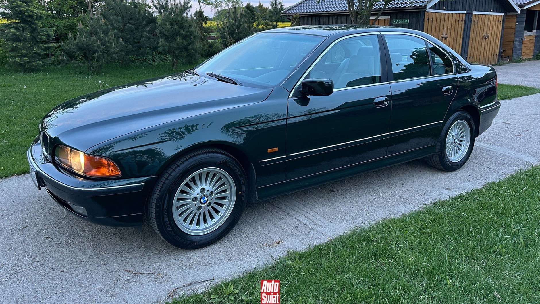 25-letnie BMW z małym przebiegiem to może być dobry pomysł, ale początkowo na pewno trzeba wydać więcej, niż w przypadku zadbanego auta z dużym przebiegiem