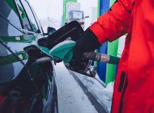 Ceny paliw w Polsce i na świecie. Czy rzeczywiście tankujemy taniej niż inni?