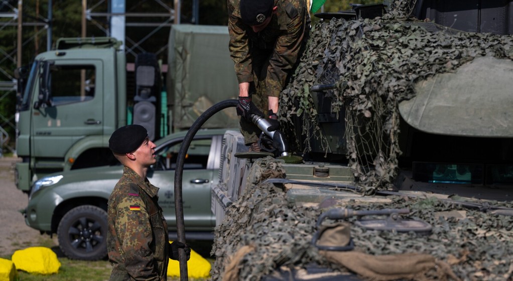 Niemcy chcą budować minirafinerie w bazach wojskowych. Chodzi o ich Leopardy