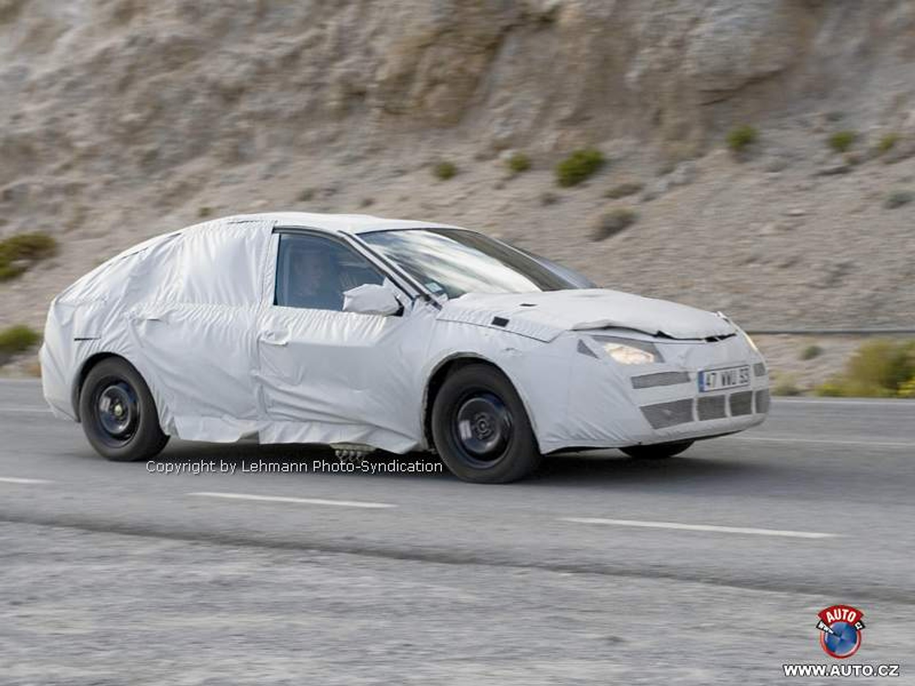 Zdjęcia szpiegowskie: Nowy Renault Laguna!