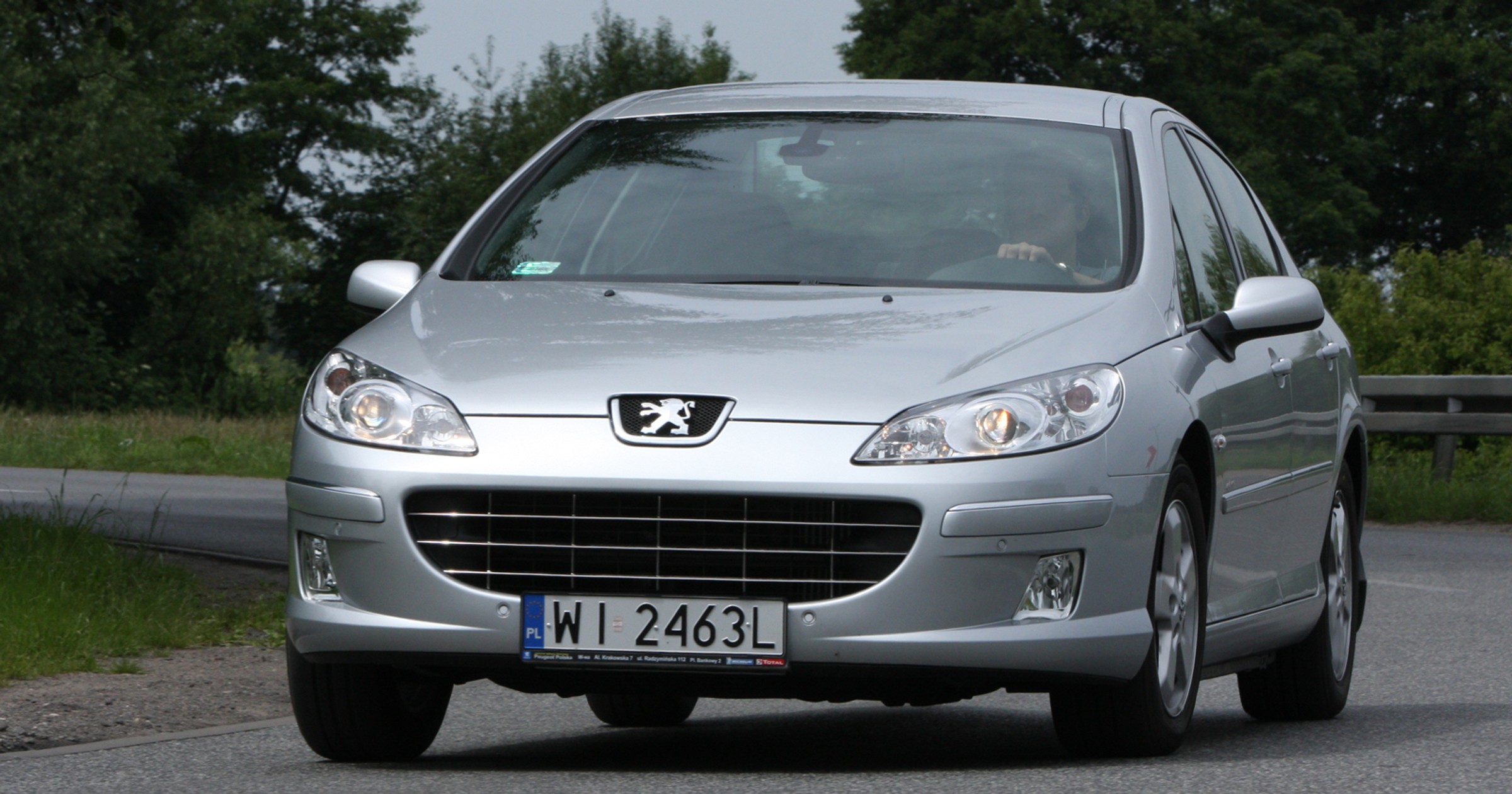 Peugeot 407 ma rozbudowane zawieszenie – prowadzi się pewnie, jest wygodny.