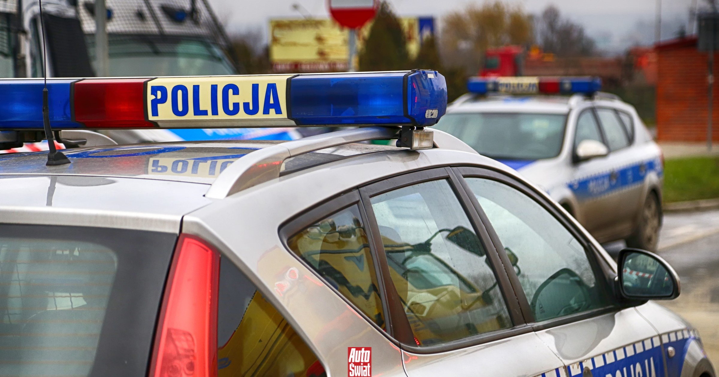 Kierowca miał udar, policjanci skuli go kajdankami