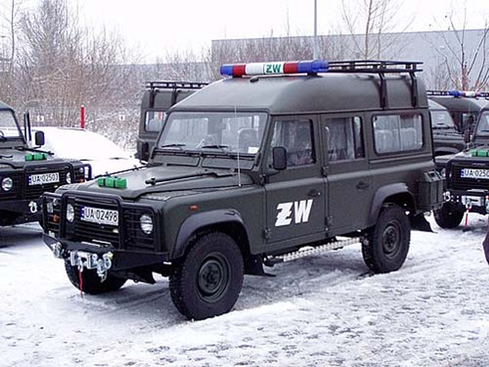 Żandarmi w Defenderach