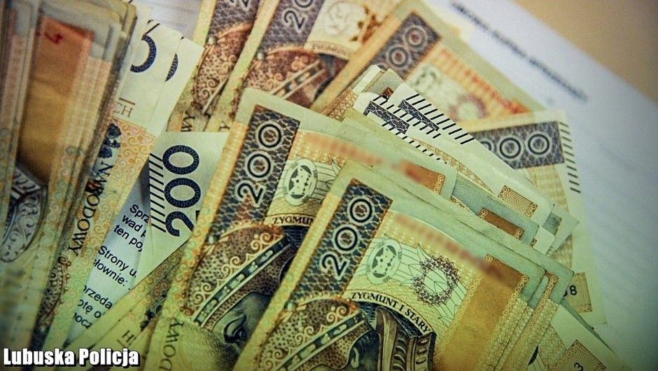 Obraz pochodzący z serwisu https://lubuska.policja.gov.pl/go/serwis-informacyjny/aktualnosci/50980,quotMamo-mamo-ratuj-mialam-wypadekquot-Dwie-seniorki-stracily-ponad-100-tys-zl.html