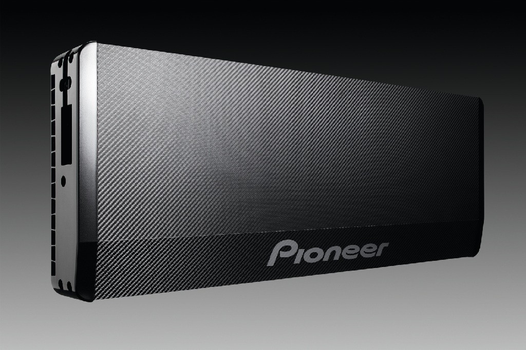 Pioneer niestety dość lakonicznie podaje w jaki sposób uzyskał tak doskonałe efekty