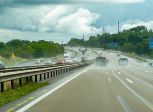 Oszustwo na autostradzie. Metoda "na lusterko" jest popularna i skuteczna
