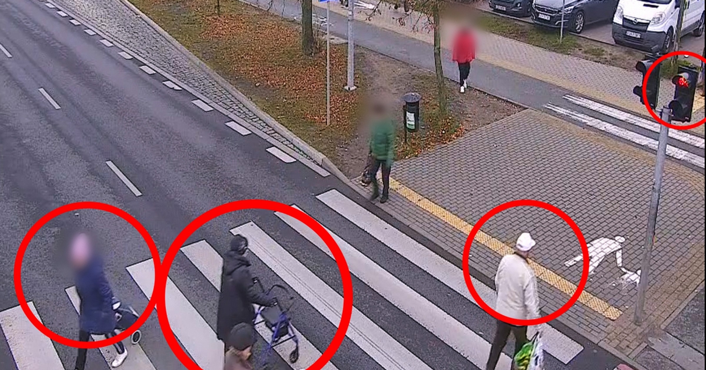 Piesi nic sobie nie robią z czerwonego światła