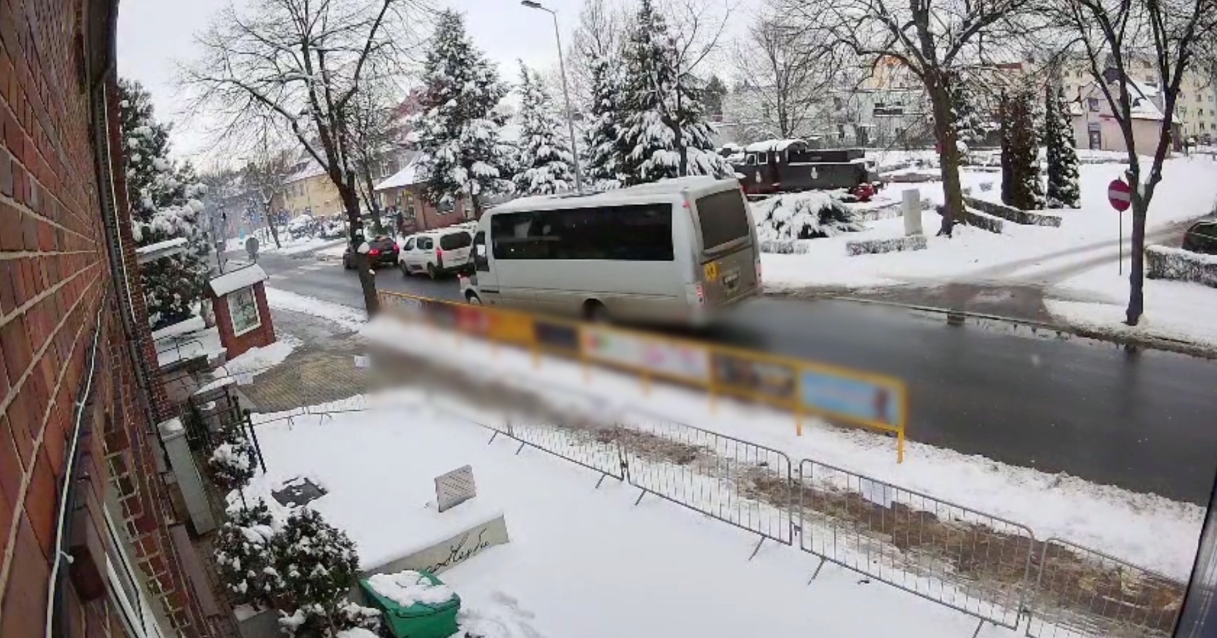 Omijanie pojazdów, które przepuszczają pieszych