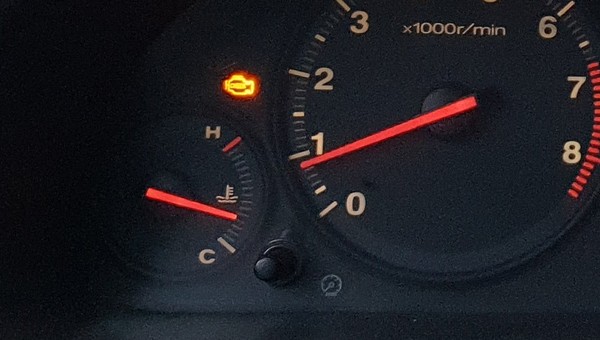 Kontrolka "Check engine"