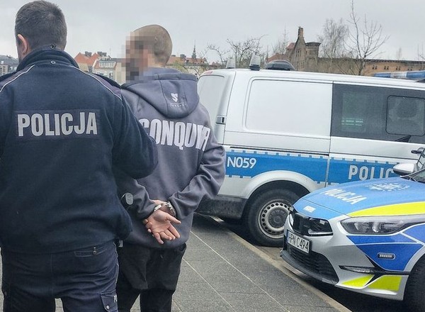 Wybił szybę w Oplu. Ukradł najdziwniejszą rzecz, jaką mógł