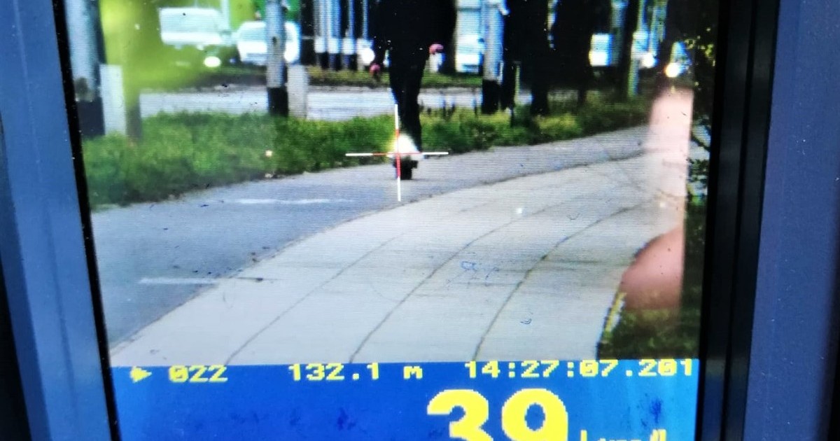 Policjanci zmierzyli prędkość 40-latka jadącego na UTO: twierdził potem, że spieszył się na pociąg