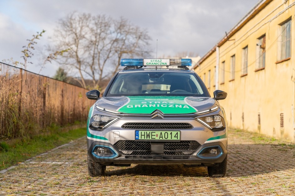 Straż Graniczna kupiła za 5,4 mln zł 27 elektrycznych Citroenów e-C4