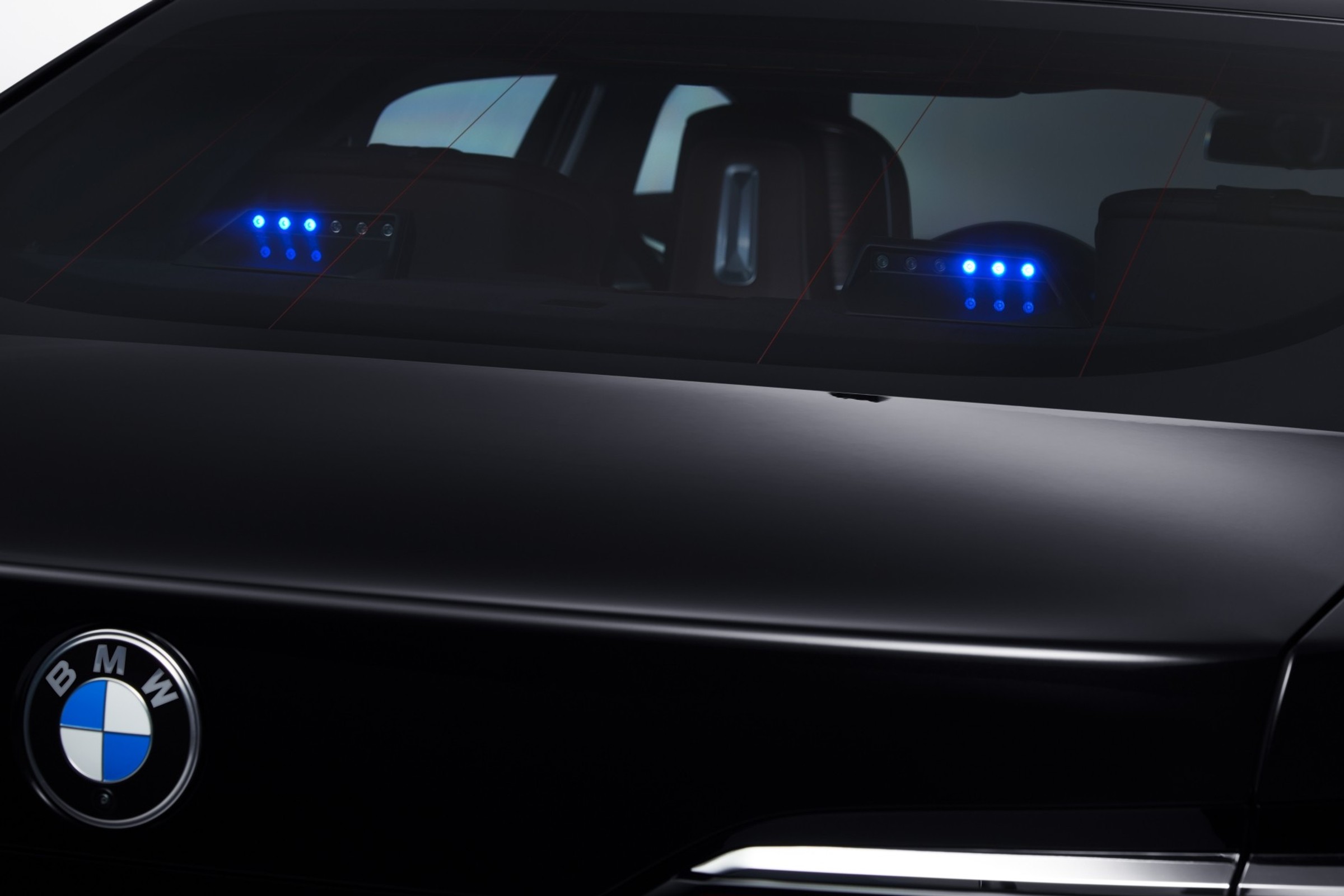 Kontrowersje wokół nowych limuzyn dla kancelarii Nawrockiego. Tylko klasa premium