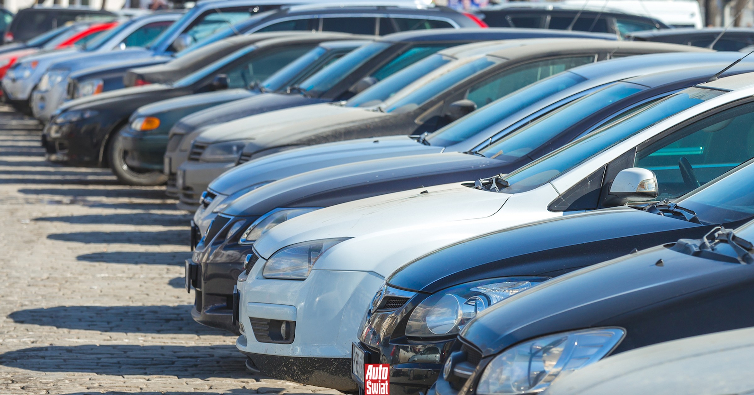 Kiedy jest najlepszy moment na sprzedaż auta? Ta wiedza pozwoli zaoszczędzić tysiące