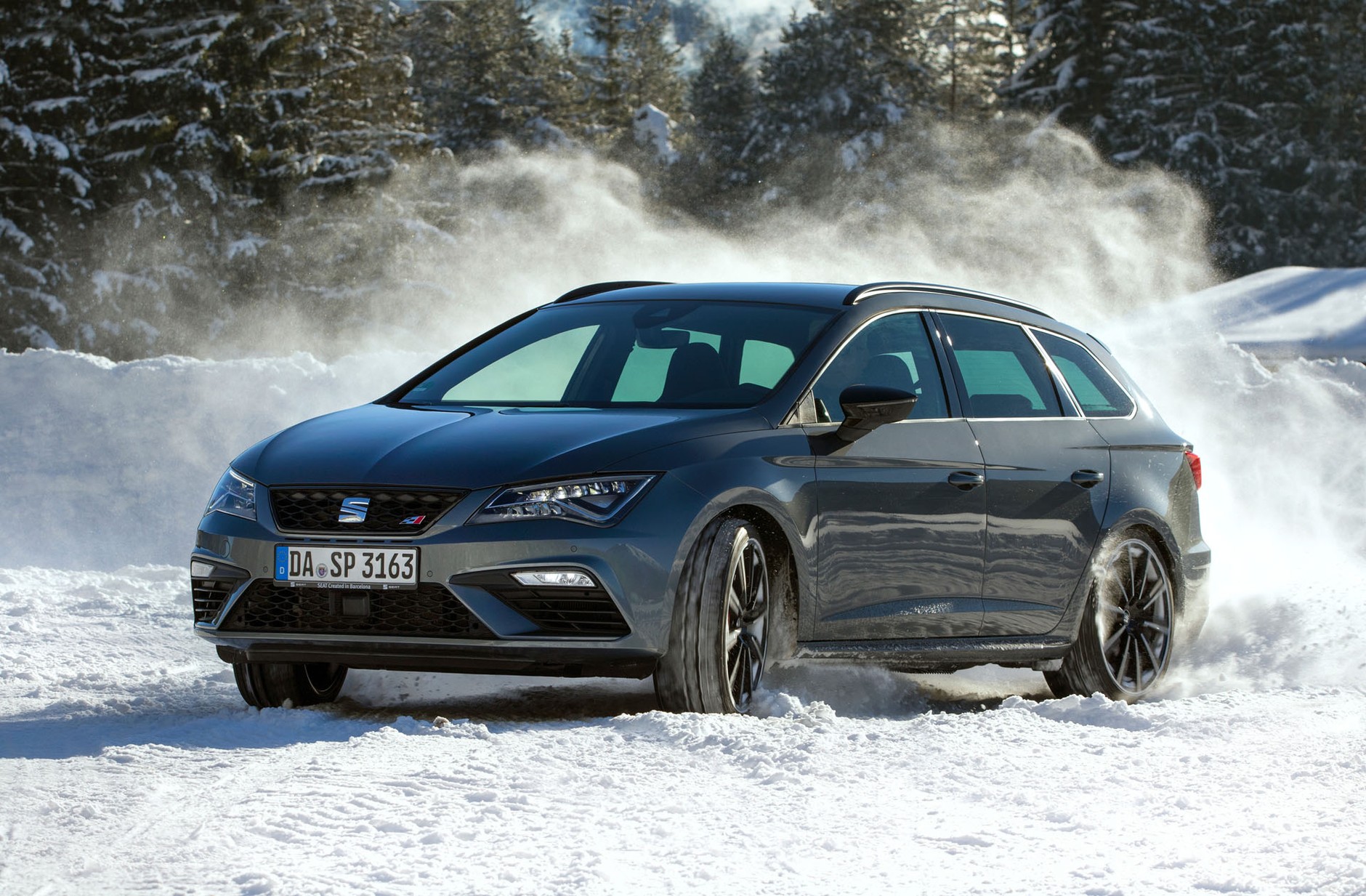 Trzysta koni na śniegu - Seaty z napędem 4Drive