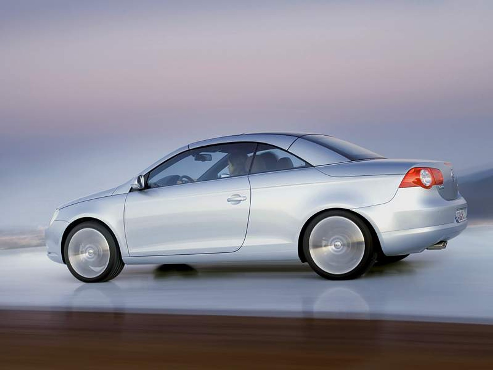 Volkswagen Eos: 1,4 TSI (90 kW/122 KM) zamiast 1,6 FSI (85 kW/115 KM)