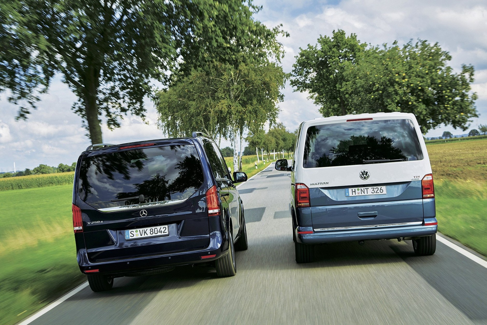 Porównanie: Volkswagen T6 2.0 BiTDI droższy od Mercedesa V 250 d