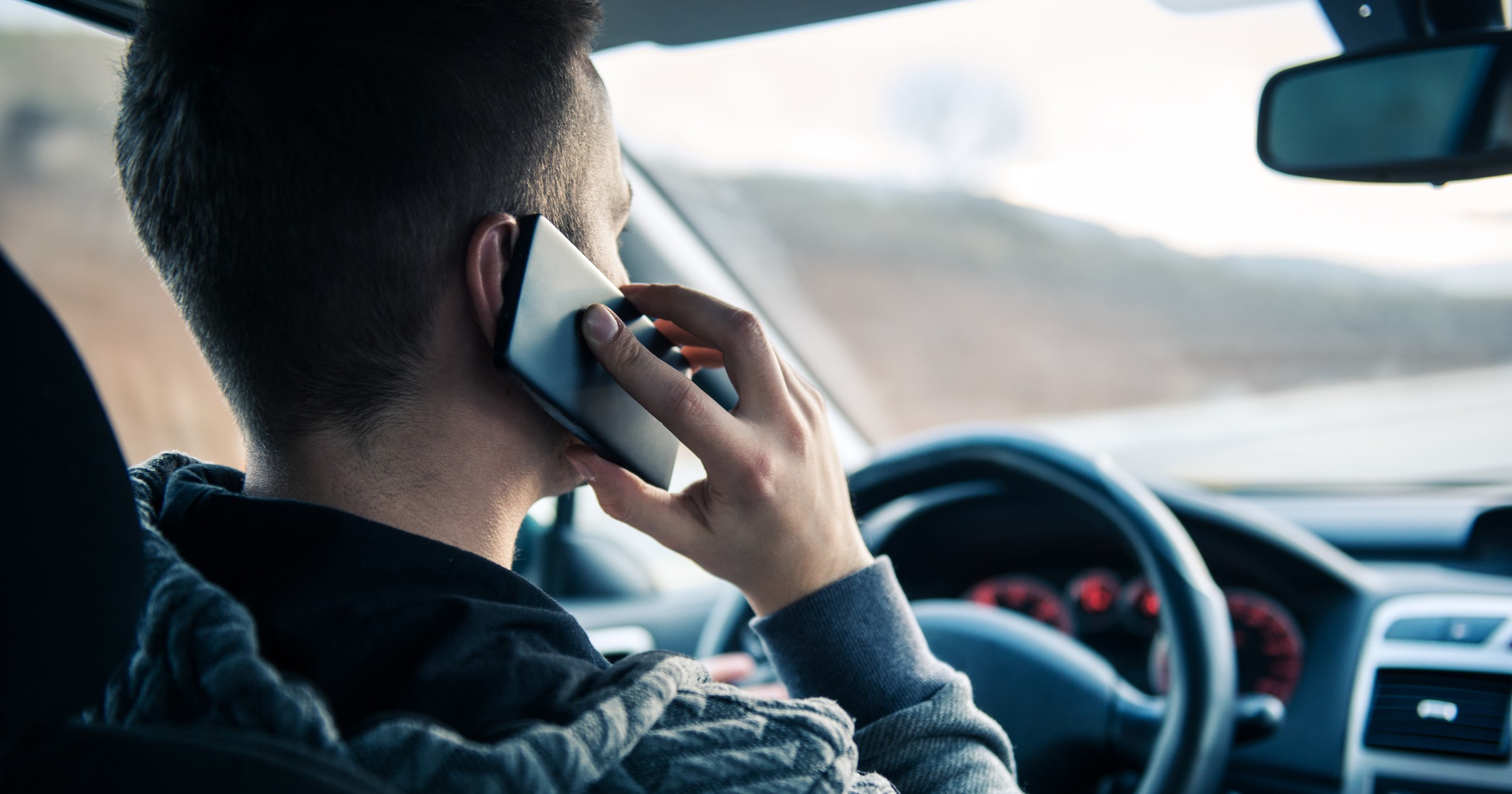 Korzystanie z telefonu w trakcie jazdy