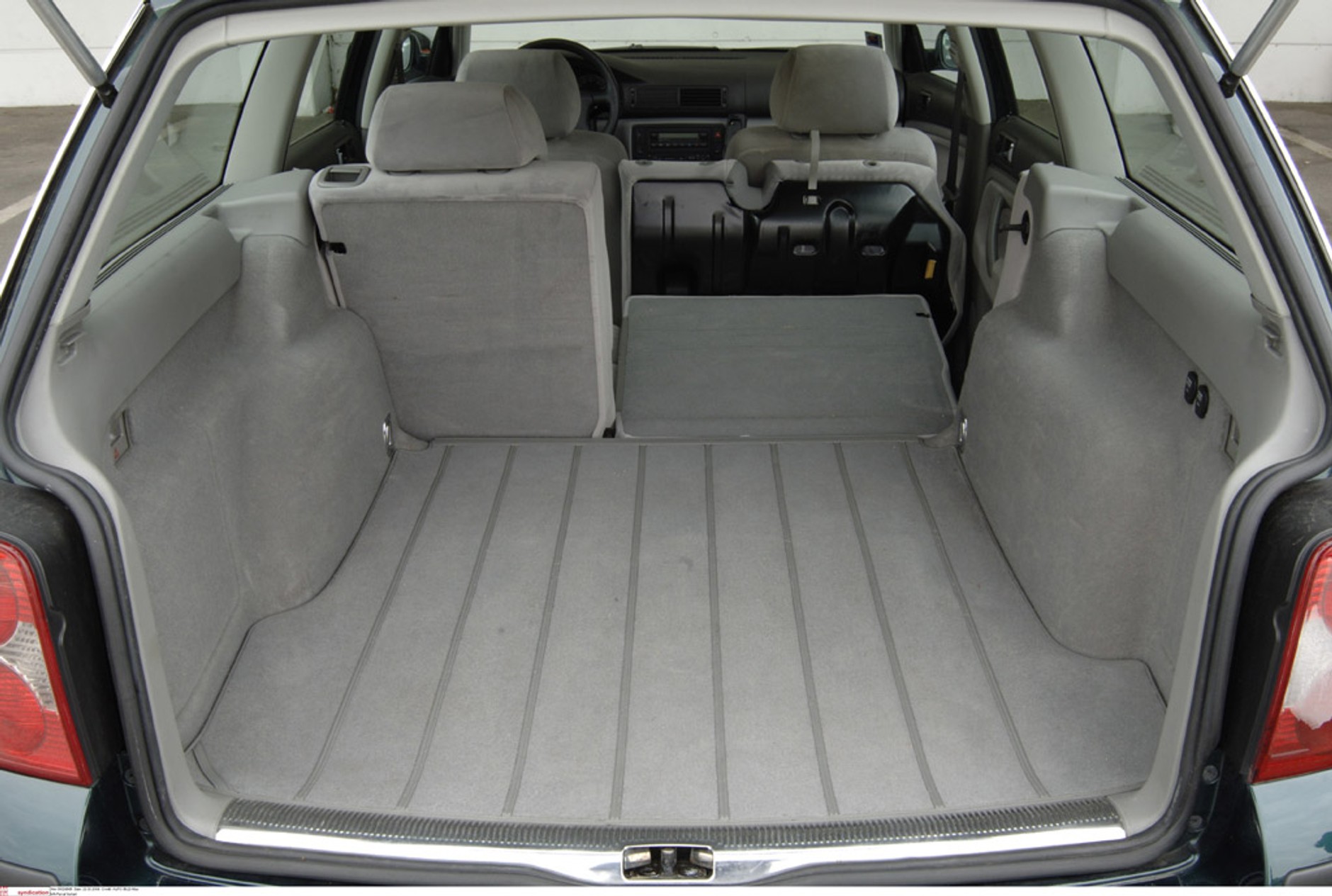 Mercedes klasy C, Nissan Primera, Toyota Avensis i VW Passat: cztery sposoby na tanie kombi