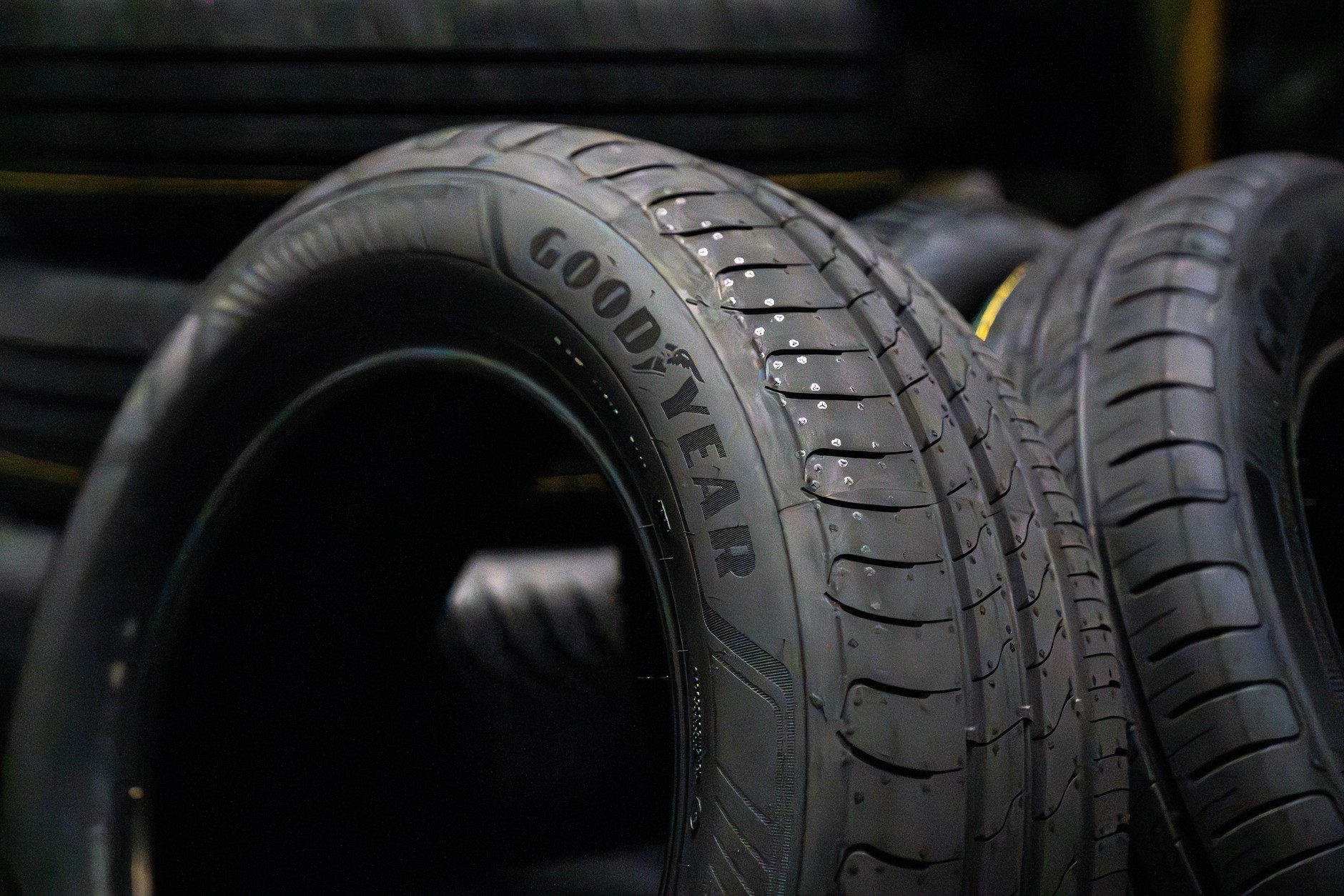 Produkcja opon w fabryce w Dębicy