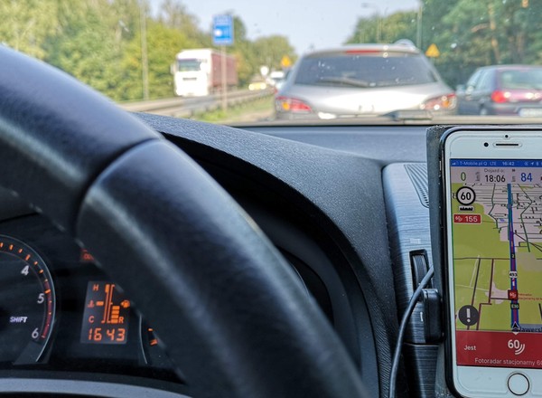 Wakacje bez pośpiechu, czyli fotoradary i odcinkowe pomiary prędkości