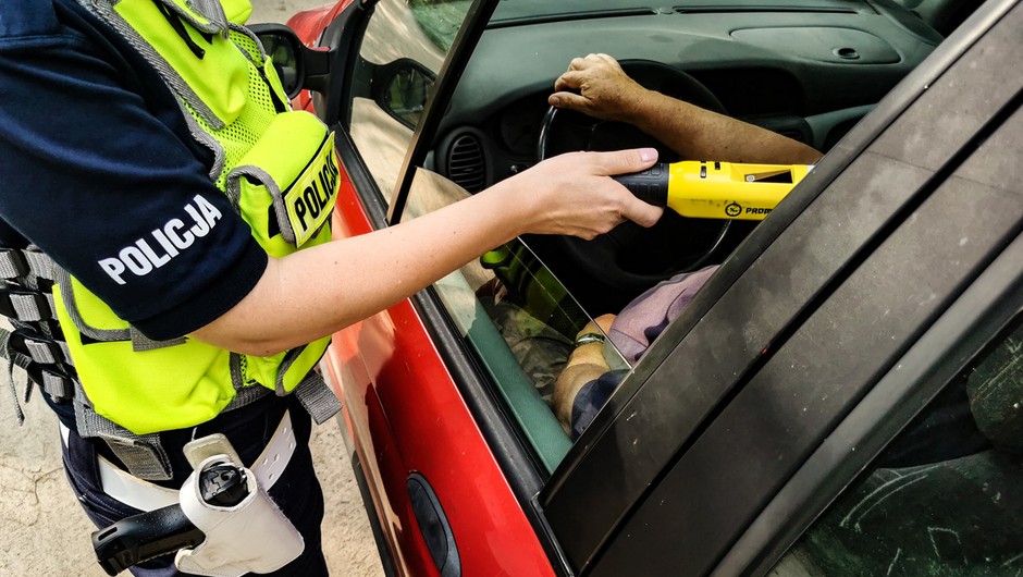 Policjanci odbierają kierowcom coraz więcej aut. Szokujące dane