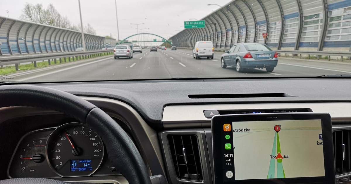 NaviExpert w Apple CarPlay