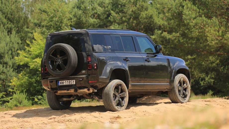 Land Rover Defender 110