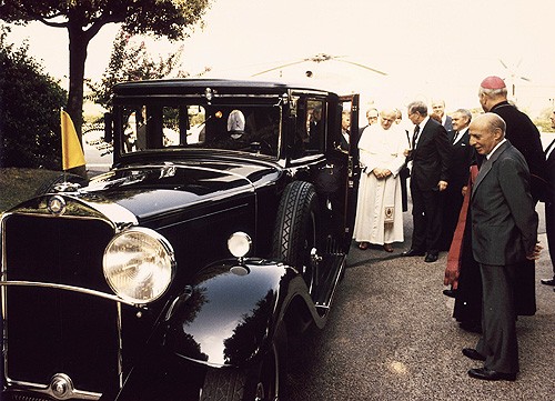 76 lat wytwarzania papamobili przez Mercedesa