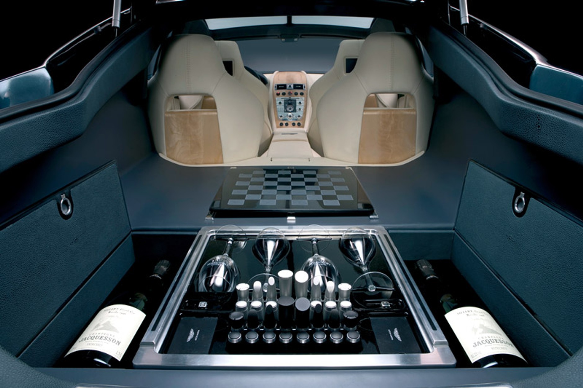 Genewa 2008: Aston Martin Rapide potwierdzony, produkcją zajmie się Magna Steyr