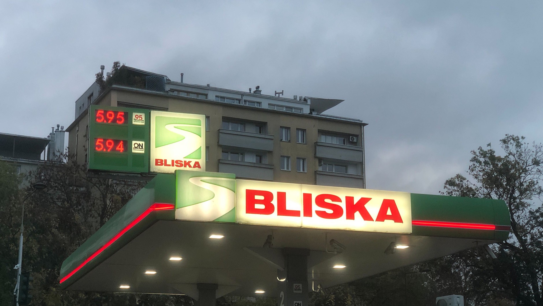 Ceny paliw na stacji Bliska w Warszawie, 16 października 2023 r.