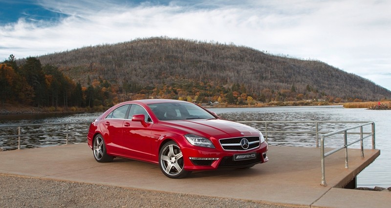 Mercedes CLS63 AMG ma rozdwojoną jaźń i świetnie wychodzi na zdjęciach