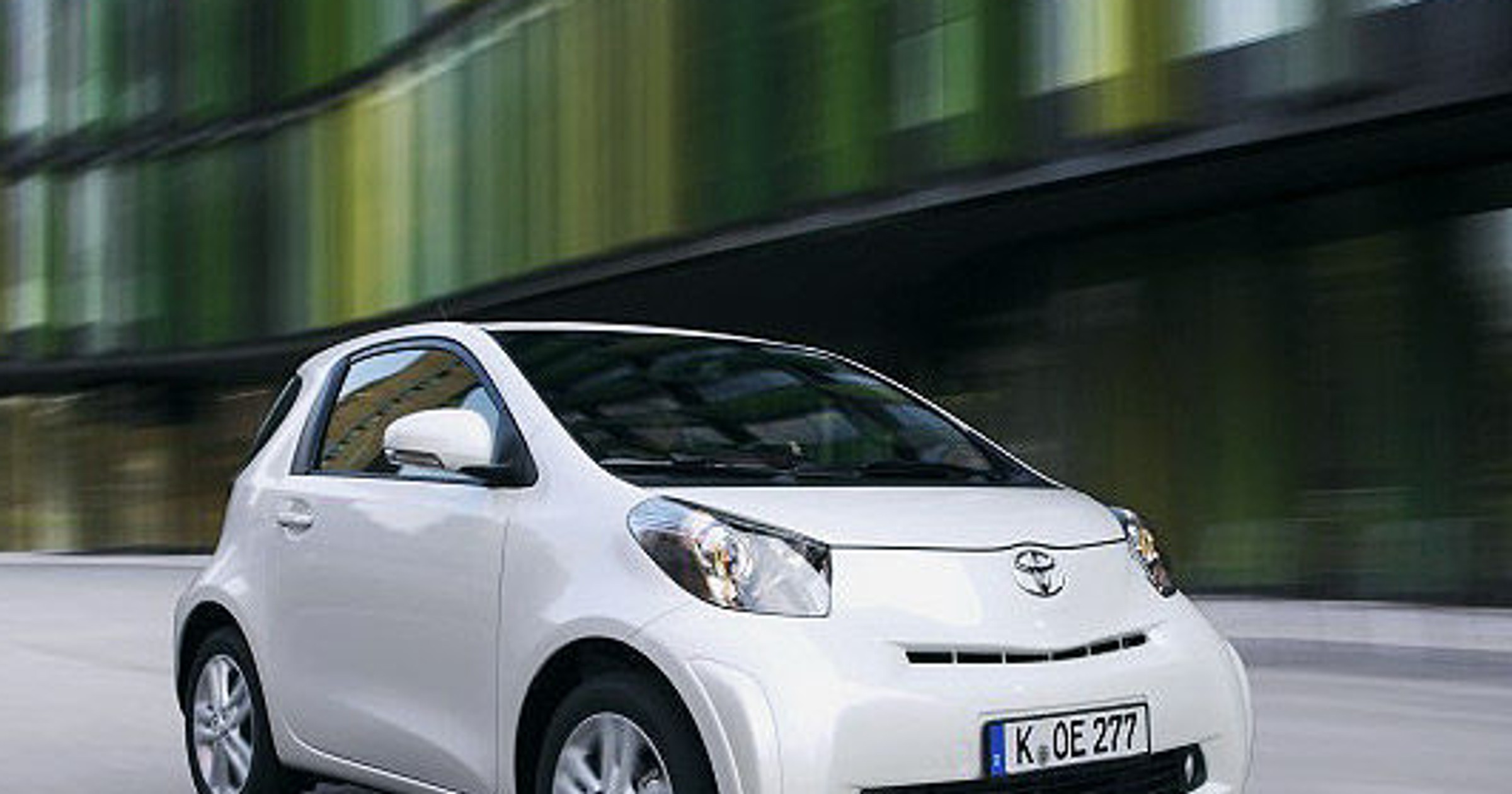 Elektryczna Toyota iQ zadebiutuje już w 2012 roku