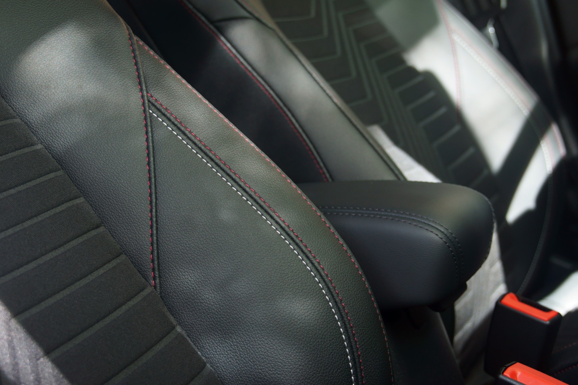 Ford Puma Vivid Ruby Edition