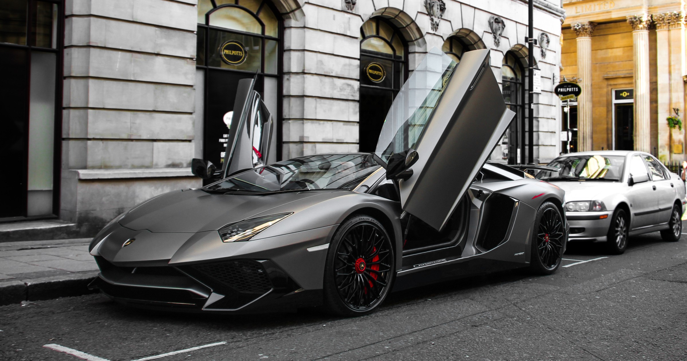 Lamborghini Aventador SV Roadster - zdjęcie poglądowe