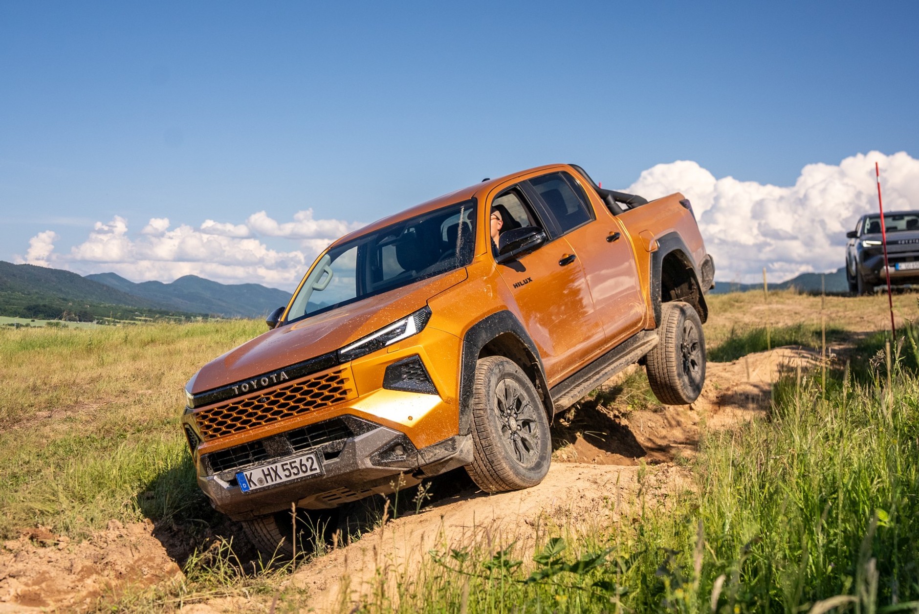 Pierwsza jazdą nową Toyotą Hilux