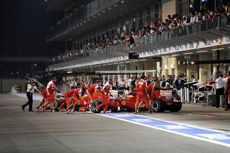 Grand Prix Abu Dhabi 2010: Vettel najmłodszym mistrzem świata, Kubica 5. (relacja, wyniki)