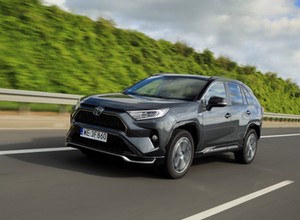 Toyota RAV4 plug-in hybrid – sprawna w każdej sytuacji