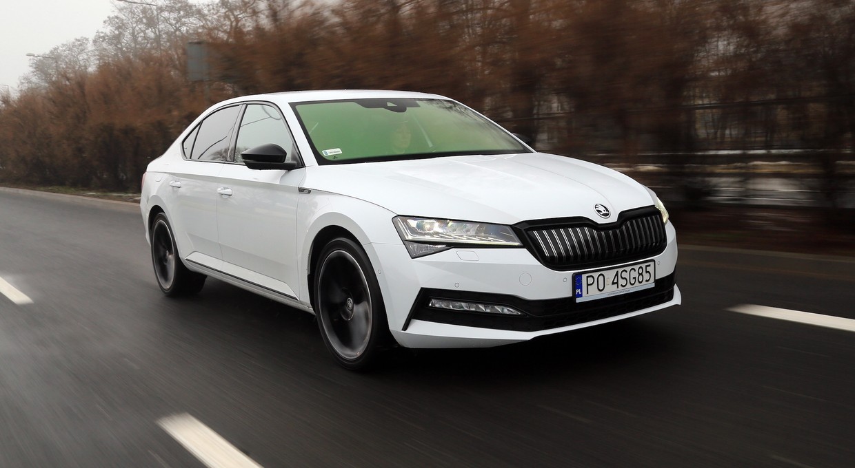 Skoda Superb iV – z prądem, ale na sportowo