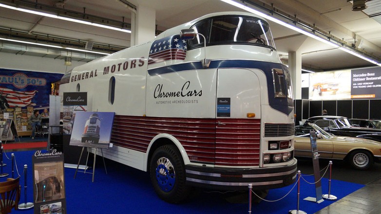 GM Futurliner na Techno Classica w Essen