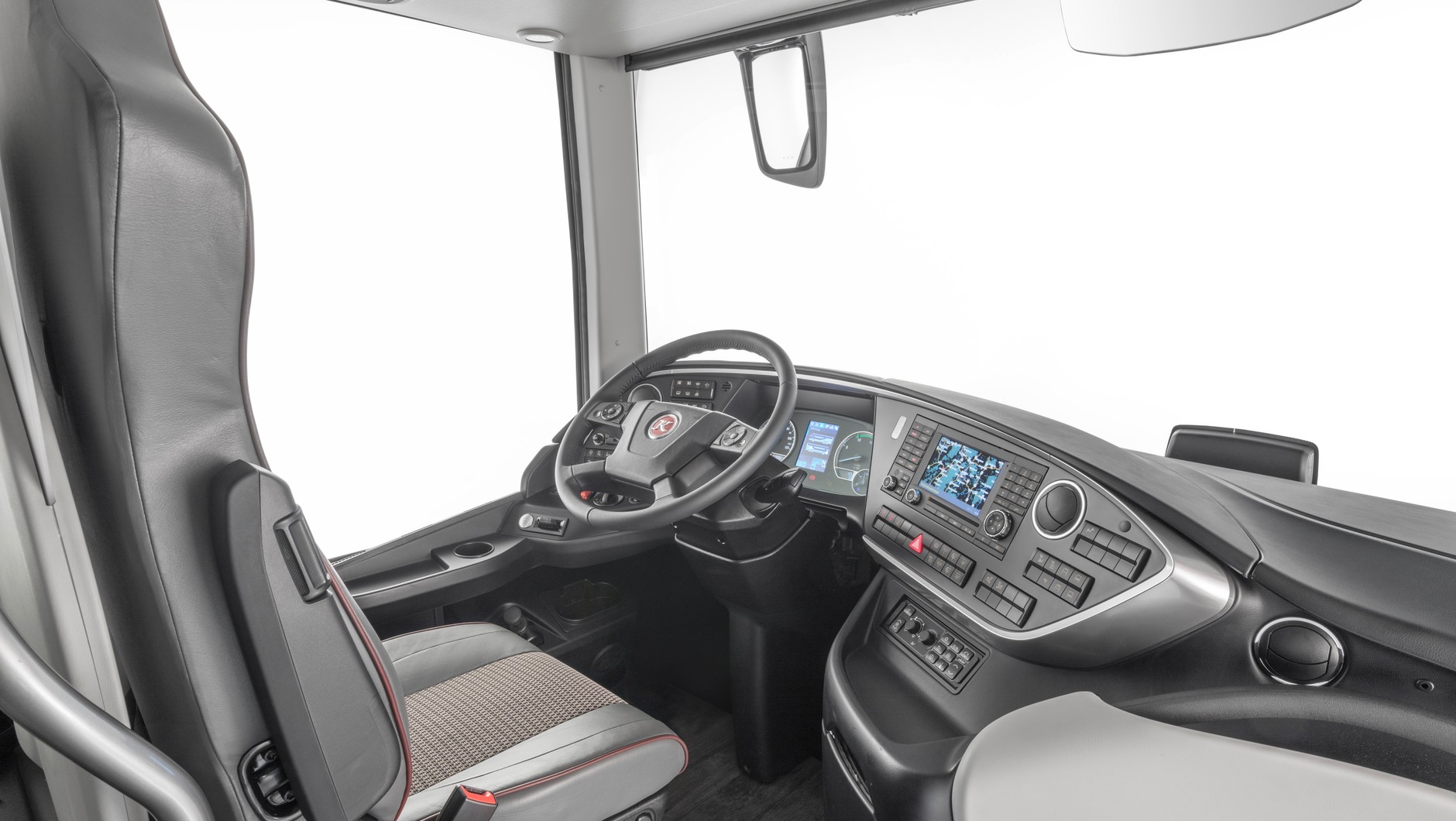 Setra S 531 DT TopClass 500 - do wyboru dwie wersje deski rozdzielczej