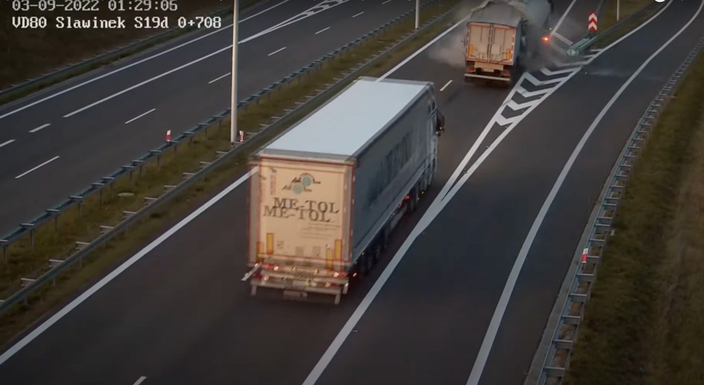 Jedna ciężarówka zatrzymała się na obwodnicy Lublina. Najechały na nią kolejne pojazdy