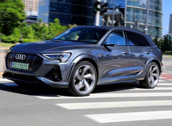 Audi e-tron S – quattro trimoto