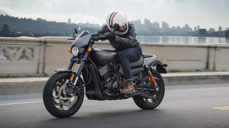 Harley-Davidson Street Rod 2017 w akcji