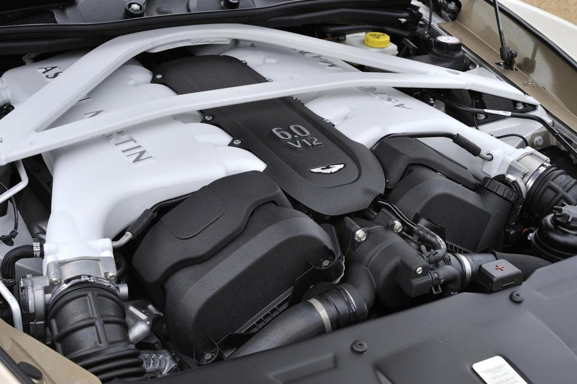 Jak jeździ Aston Martin Vanquish?