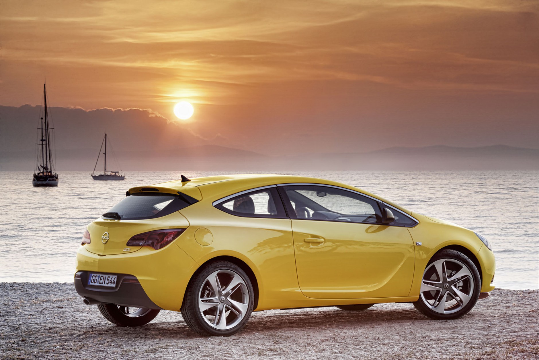 Opel Astra GTC tuż przed premierą