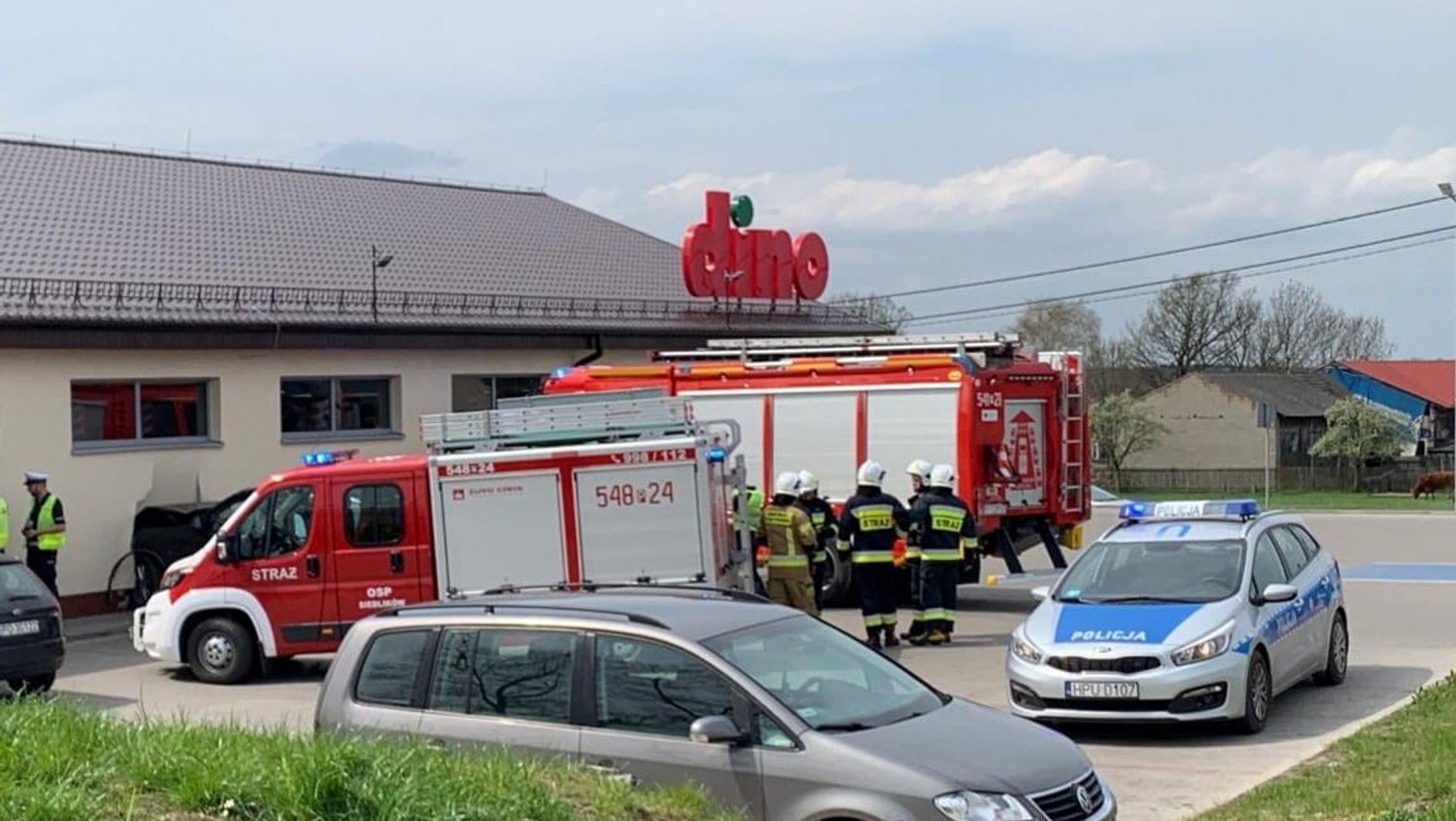 Na miejsce przyjechali policjanci i strażacy