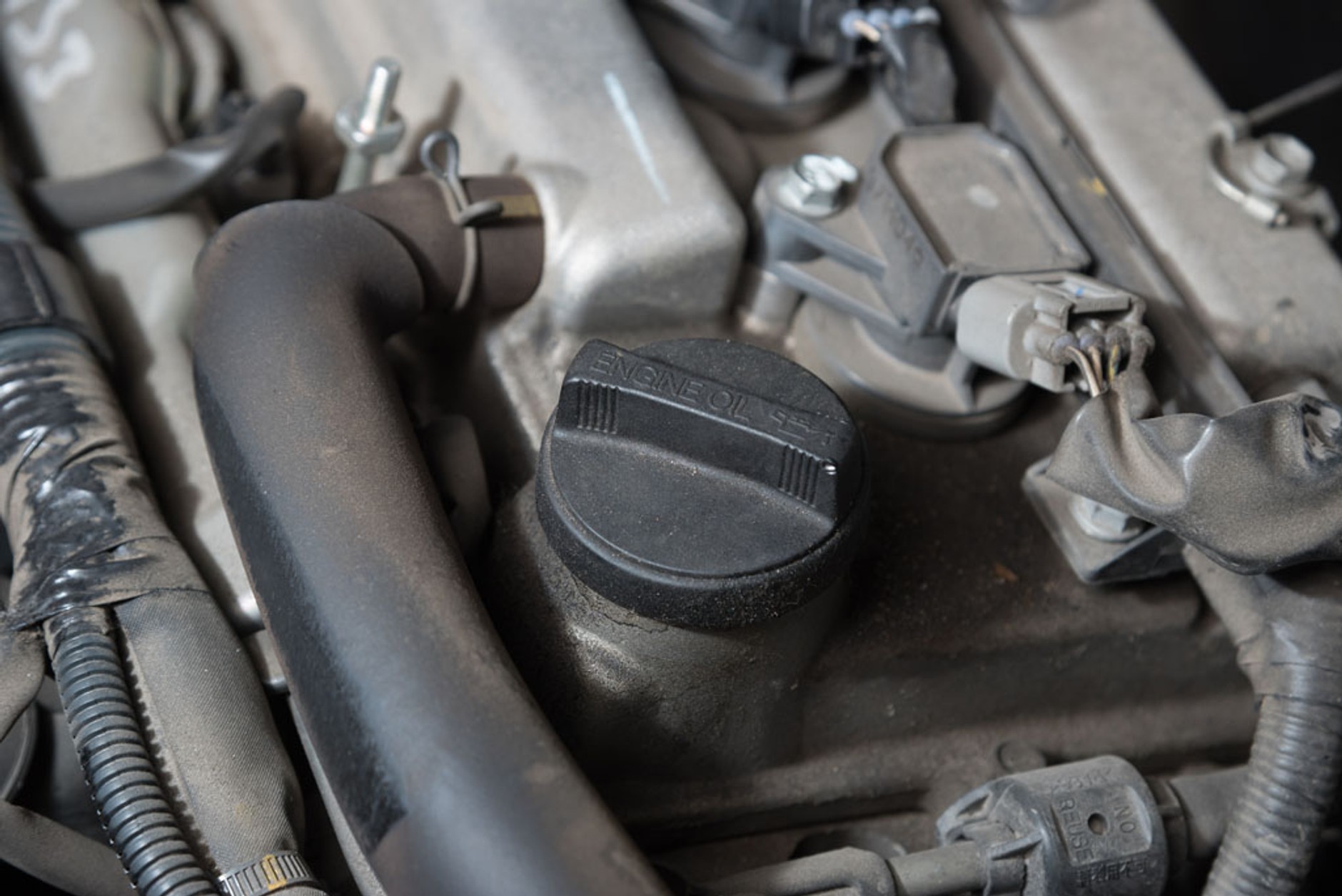 Samodzielna wymiana oleju - możesz oszczędzić 50 zł