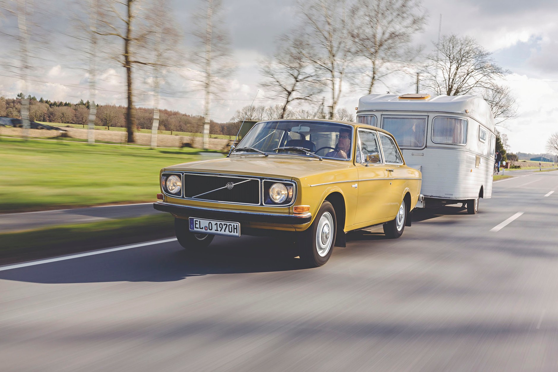 Volvo 142 DL - wakacje z przyczepką